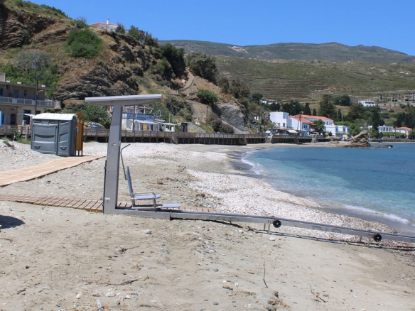paralia-neiborio-anoixto-cover