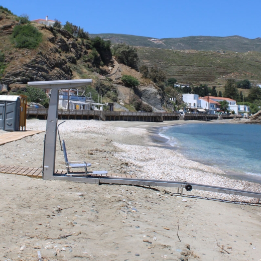 paralia-neiborio-anoixto-cover